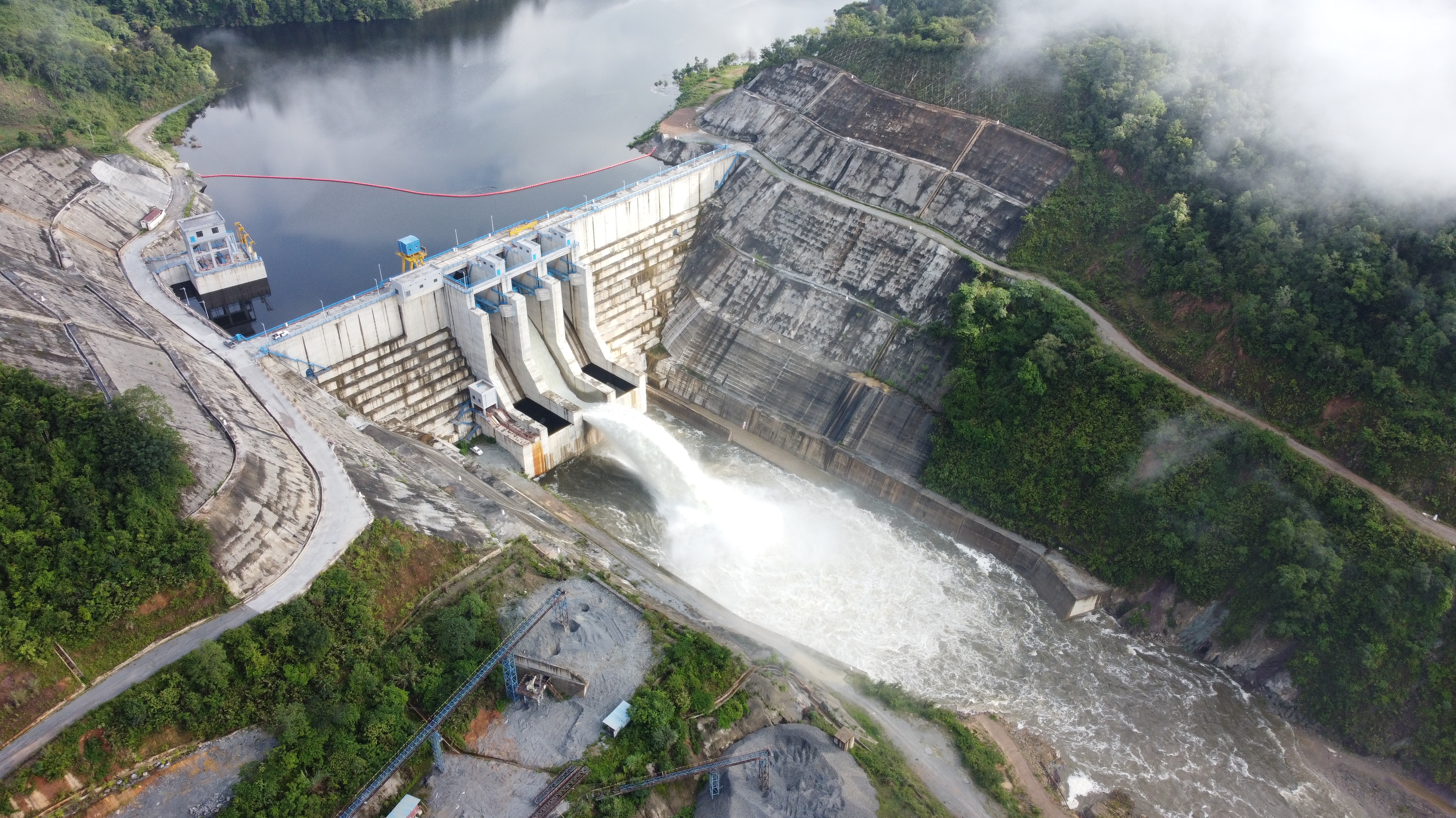 老挝南俄4大坝外景高空俯拍3.jpg
